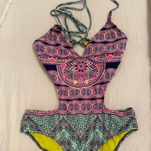 Jessica Simpson Mono swimsuit
